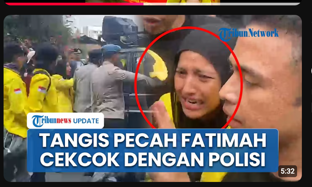 Tangkapan layar pemberitaan mengenai Wakil Ketua BEM UI yang menangis saat berdebat dengan polisi